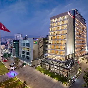 Hilton Garden Bayrakli Otel